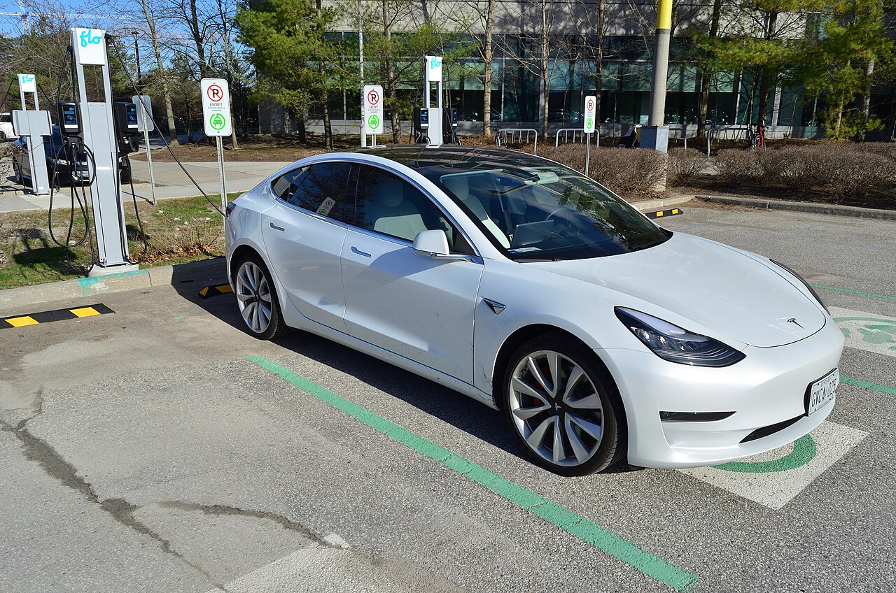 Electric Car Charging: Quick Battery Fill in Under 9 Minutes